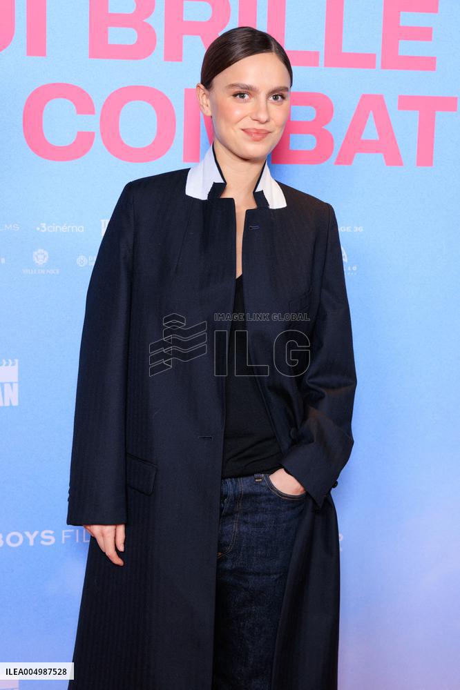 Qui Brille Au Combat - Paris