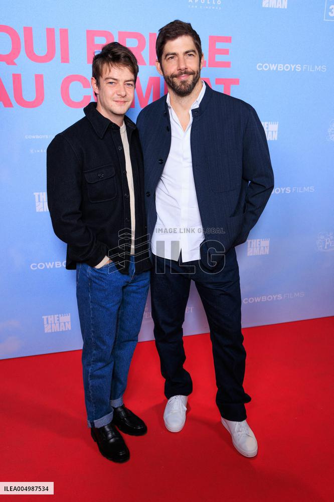 Qui Brille Au Combat - Paris