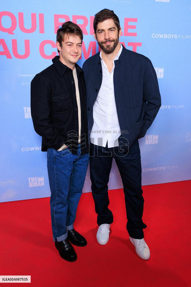 Qui Brille Au Combat - Paris