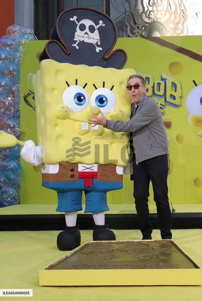 Spongebob Squarepants Places His Hand And Footprints In Cement - LA