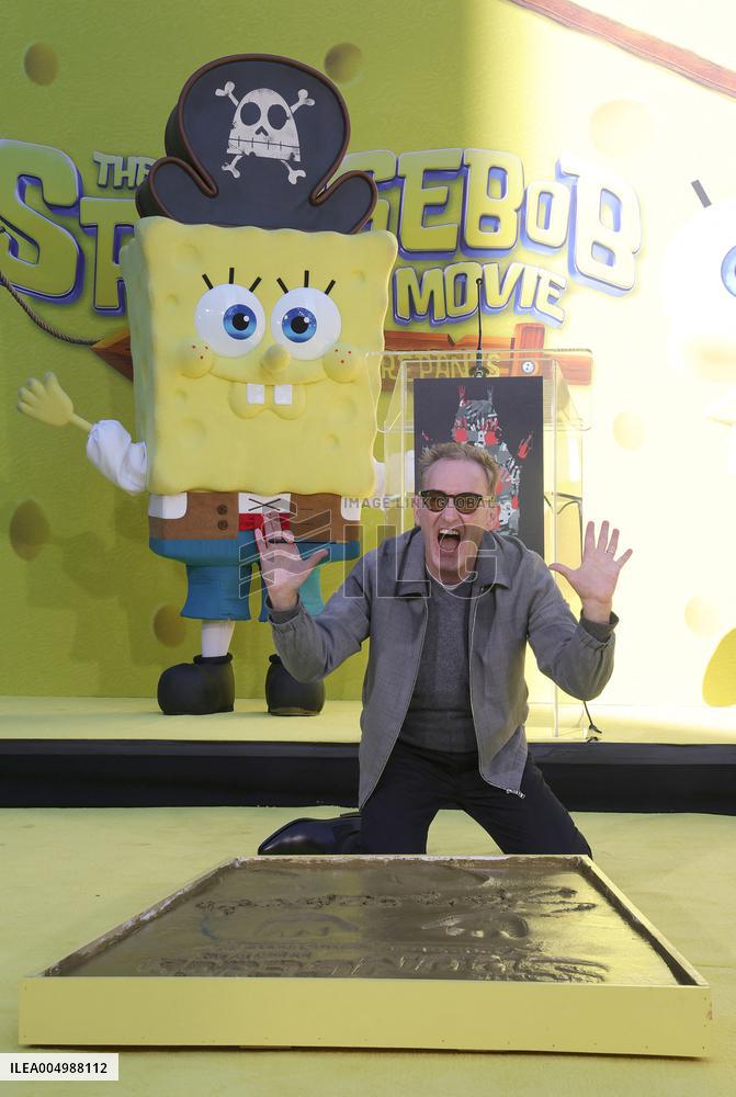Spongebob Squarepants Places His Hand And Footprints In Cement - LA