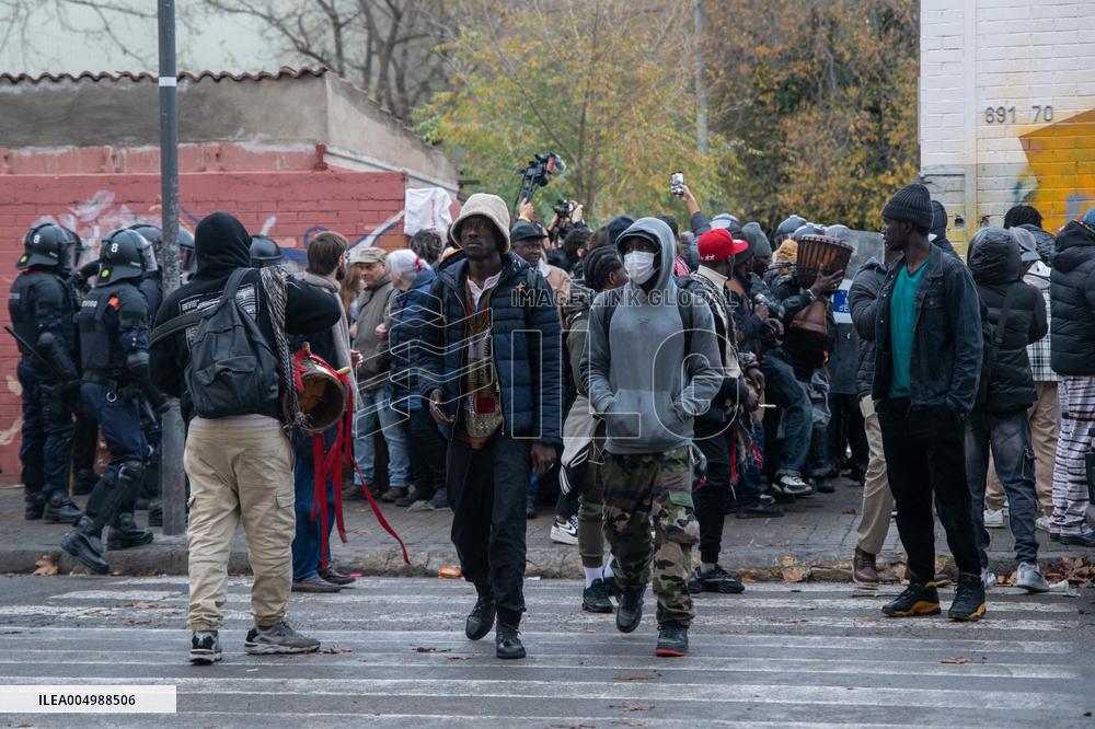 Mossos Prepare to Evict Settlement - Barcelona