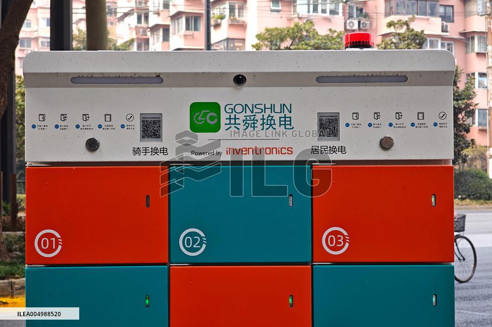 Electric Bicycles Pilot Battery Swapping Device