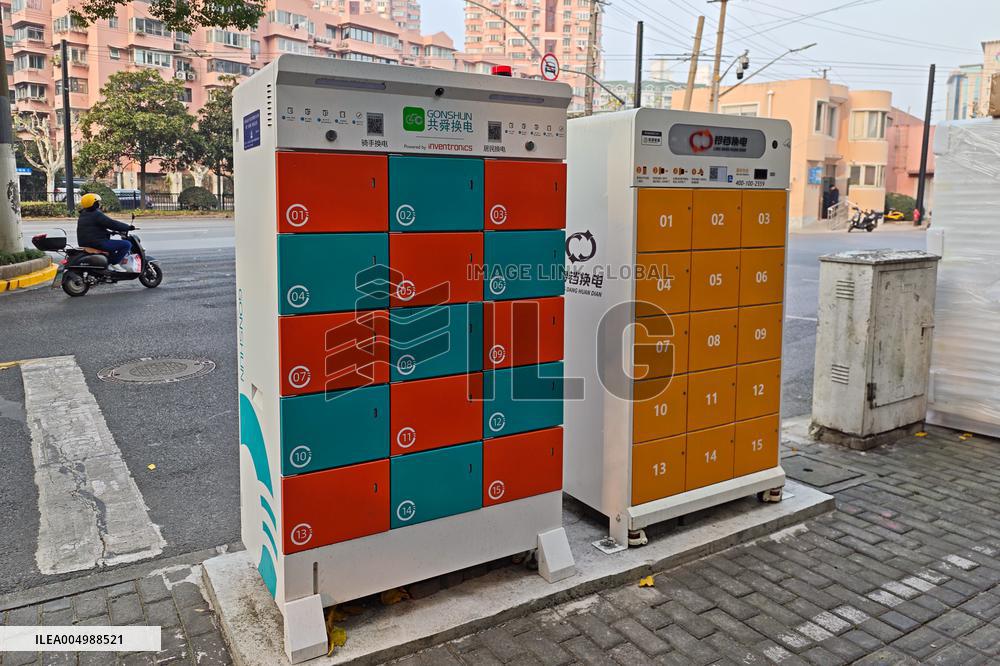 Electric Bicycles Pilot Battery Swapping Device