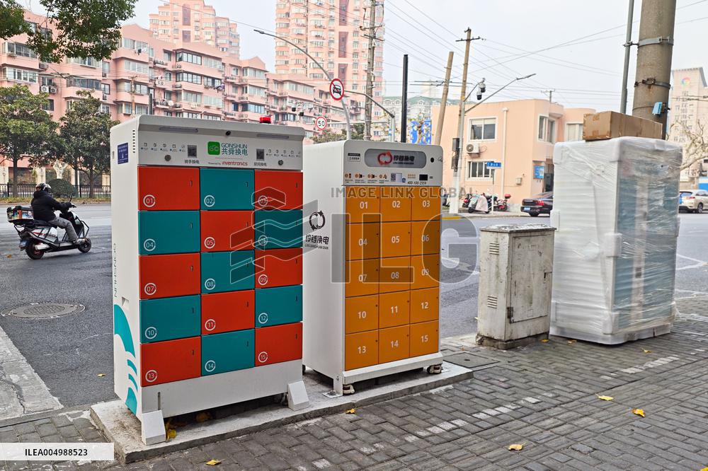 Electric Bicycles Pilot Battery Swapping Device