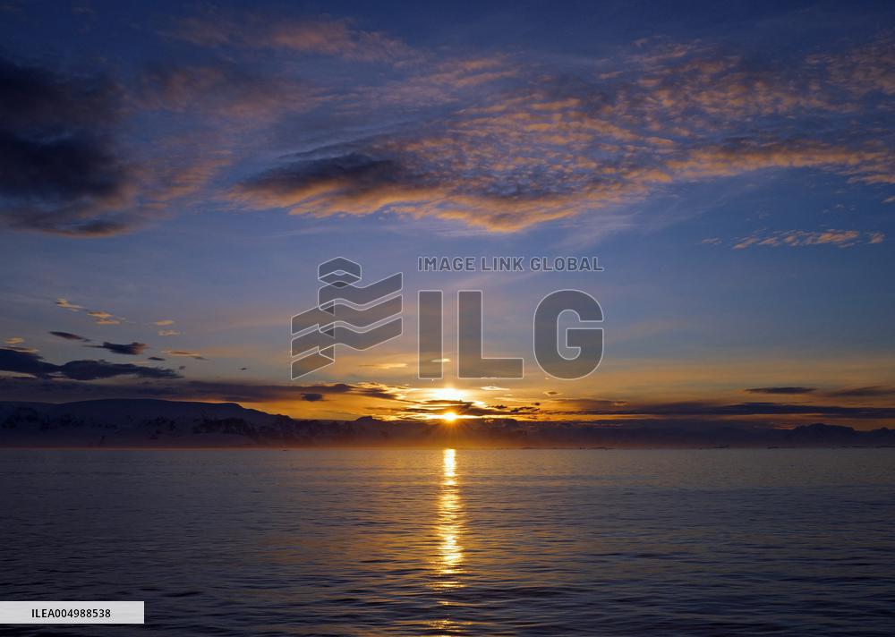 Illustration Antarctica Views