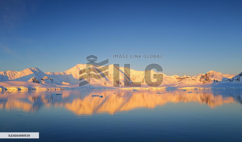 Illustration Antarctica Views