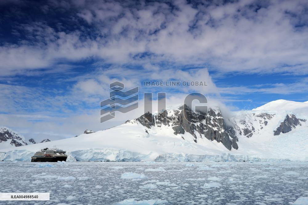 Illustration Antarctica Views