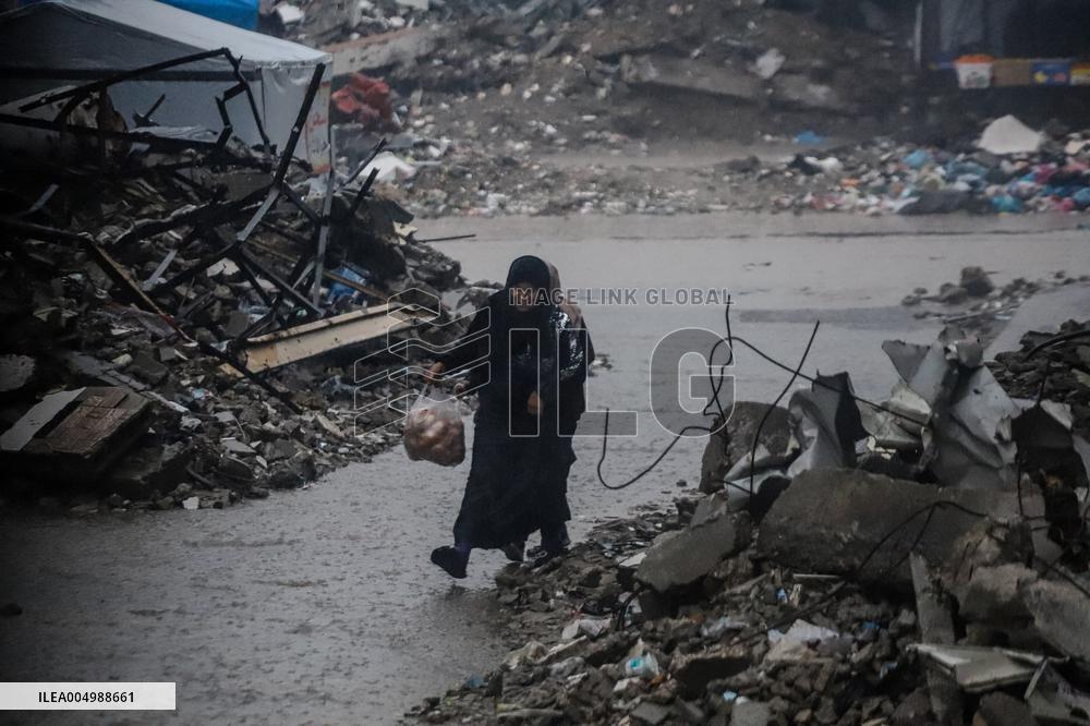 Palestinian Civilians In Jabalia - Gaza