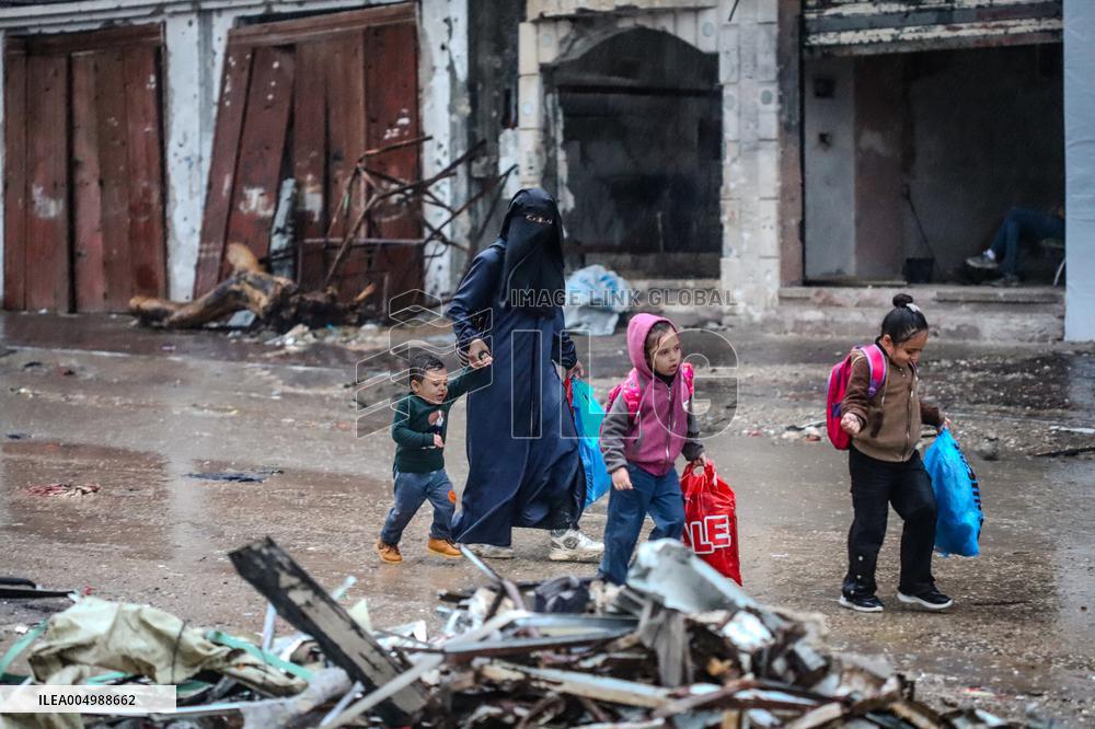 Palestinian Civilians In Jabalia - Gaza