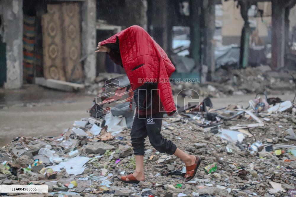 Palestinian Civilians In Jabalia - Gaza