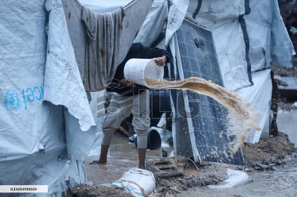 Palestinian Civilians In Jabalia - Gaza