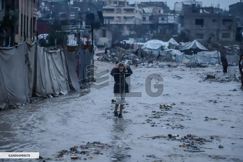 Palestinian Civilians In Jabalia - Gaza