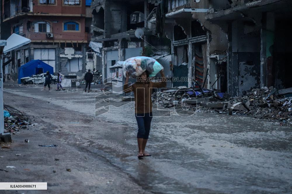 Palestinian Civilians In Jabalia - Gaza