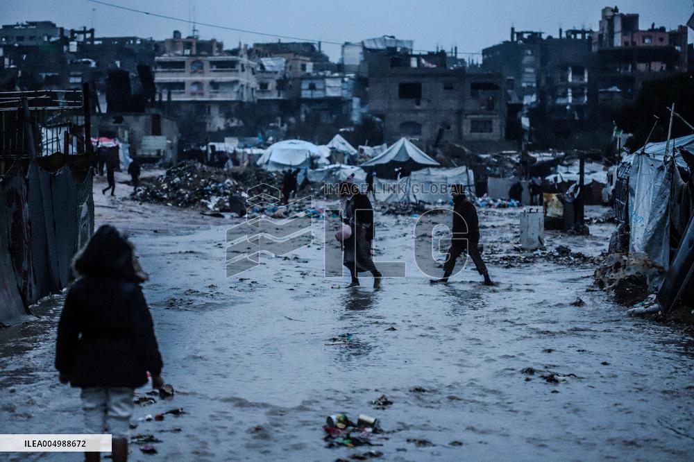 Palestinian Civilians In Jabalia - Gaza