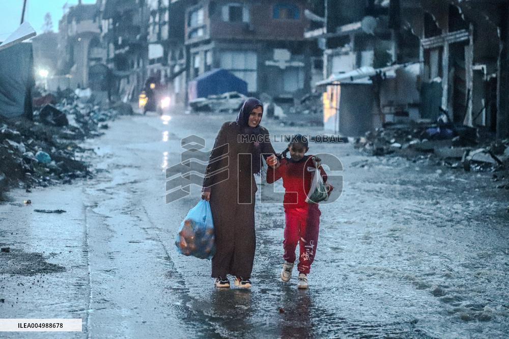Palestinian Civilians In Jabalia - Gaza