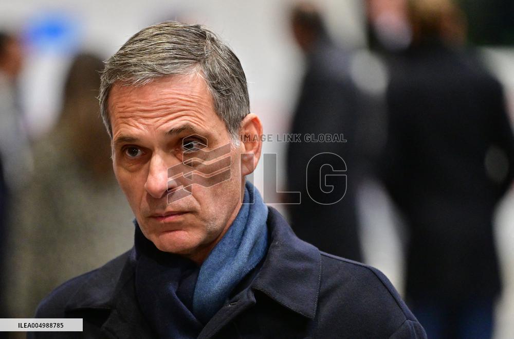 Macron Discusses Democracy Challenges With Readers - Marseille