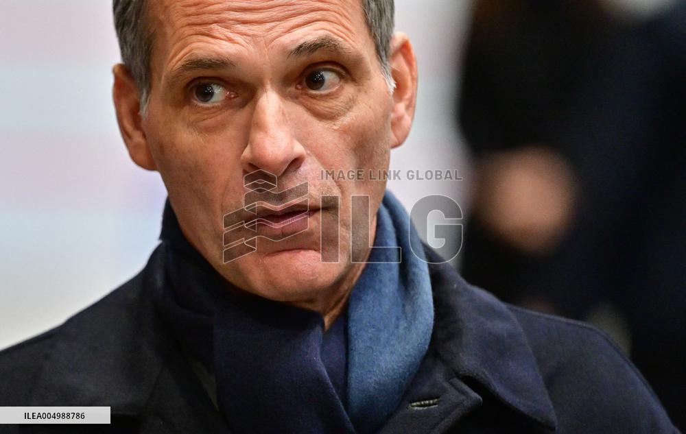 Macron Discusses Democracy Challenges With Readers - Marseille