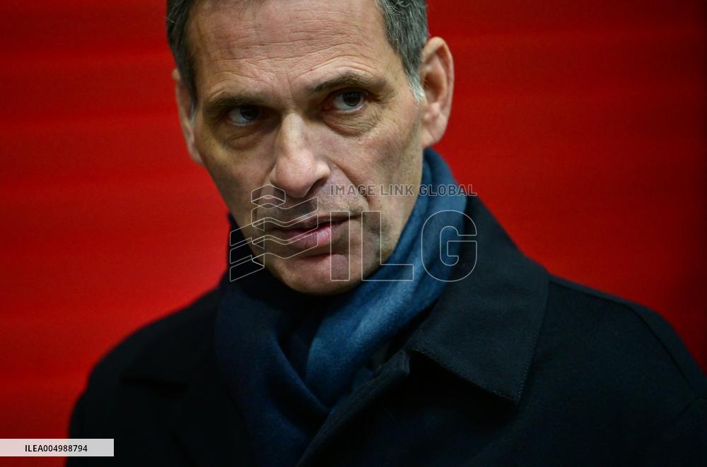 Macron Discusses Democracy Challenges With Readers - Marseille