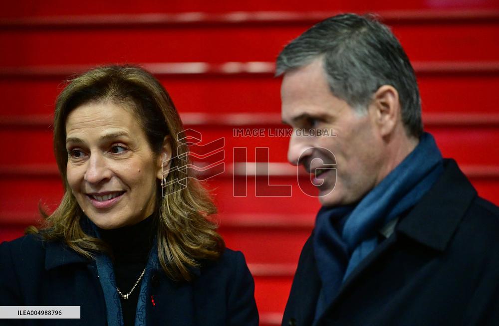 Macron Discusses Democracy Challenges With Readers - Marseille