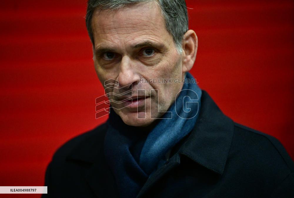 Macron Discusses Democracy Challenges With Readers - Marseille