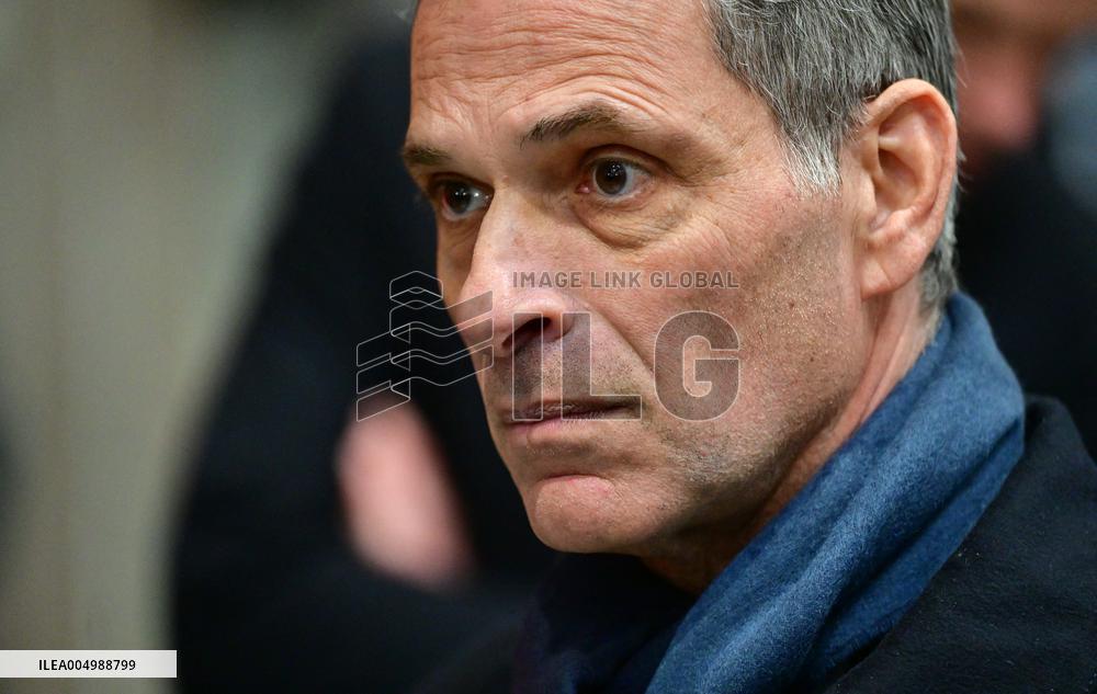 Macron Discusses Democracy Challenges With Readers - Marseille