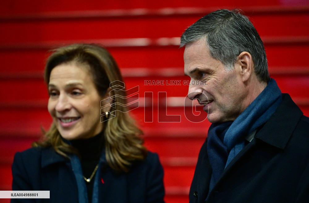 Macron Discusses Democracy Challenges With Readers - Marseille