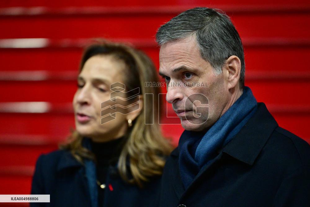 Macron Discusses Democracy Challenges With Readers - Marseille