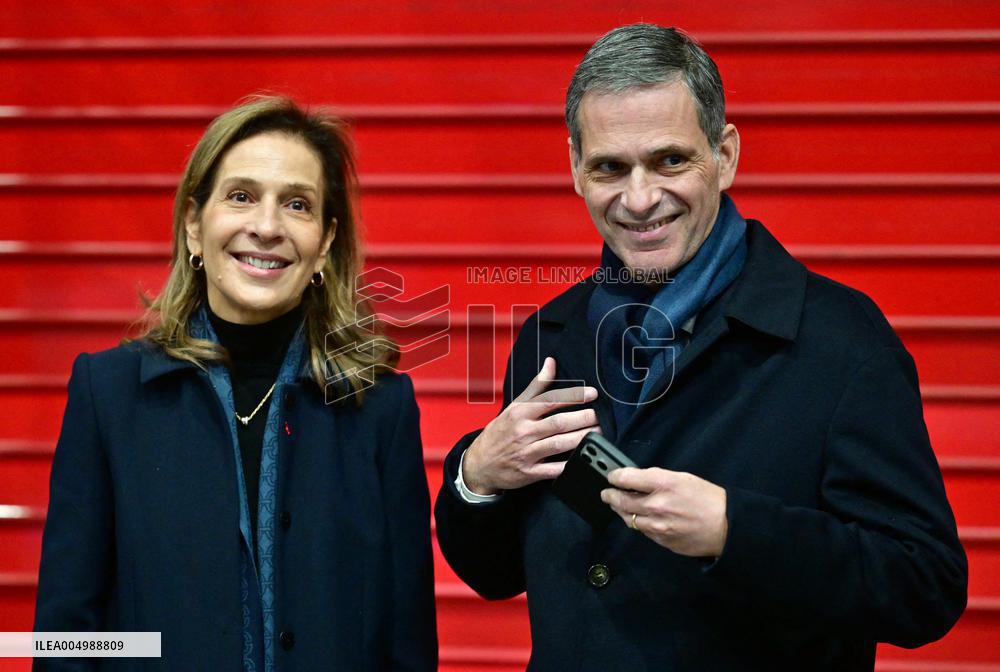 Macron Discusses Democracy Challenges With Readers - Marseille