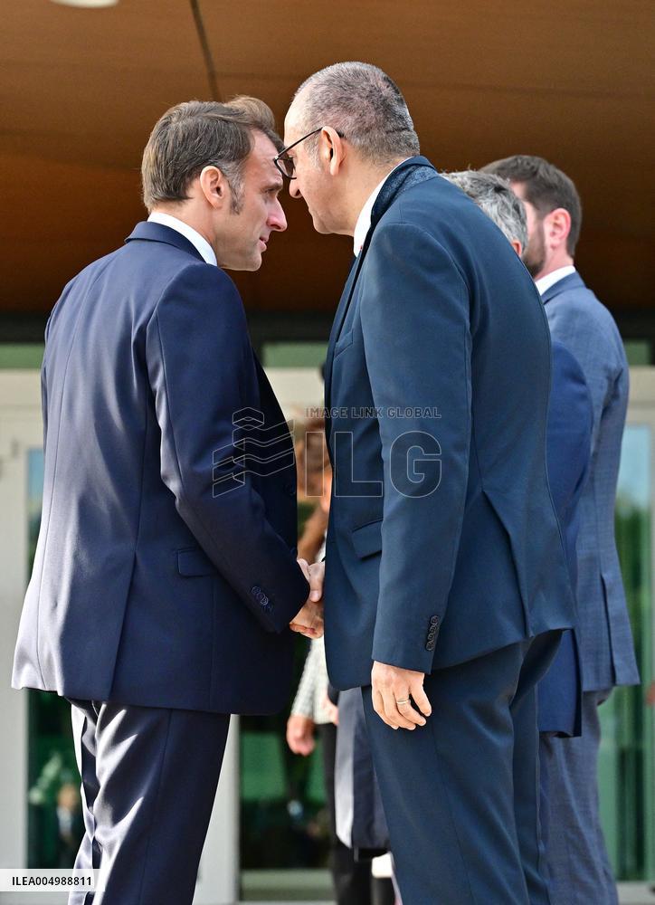 Macron Discusses Democracy Challenges With Readers - Marseille