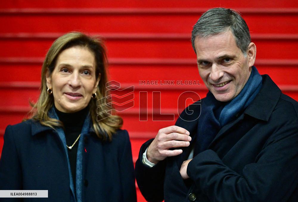 Macron Discusses Democracy Challenges With Readers - Marseille