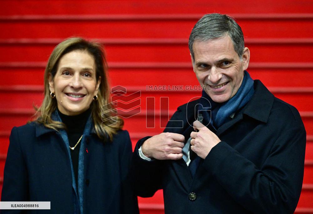 Macron Discusses Democracy Challenges With Readers - Marseille