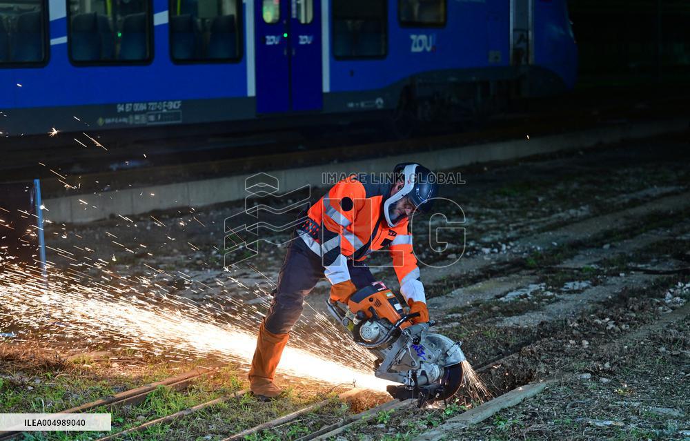 President Macron Visits Expansion Marseille Saint-Charles Site - Marseille
