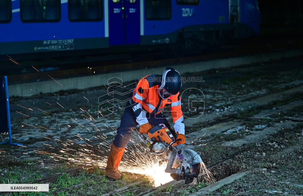 President Macron Visits Expansion Marseille Saint-Charles Site - Marseille
