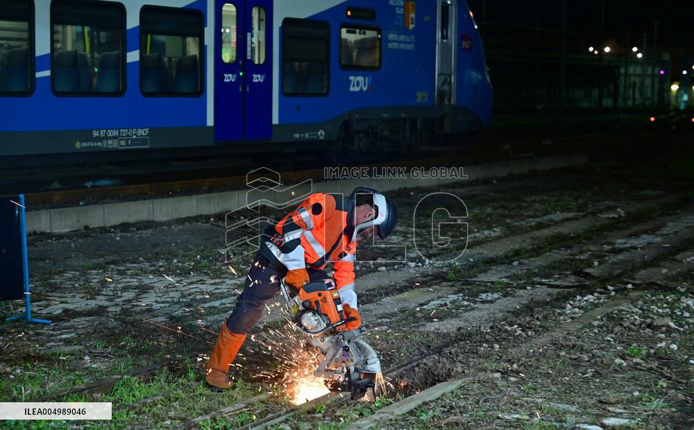 President Macron Visits Expansion Marseille Saint-Charles Site - Marseille