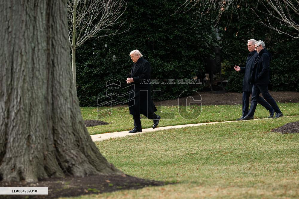 Trump Aides Walk On White House South Lawn - DC