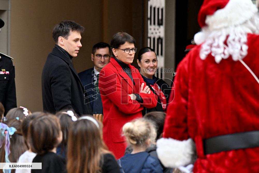 NO TABLOIDS - Prince Albert II And Princess Charlene Host Christmas Tree At Palace - Monaco