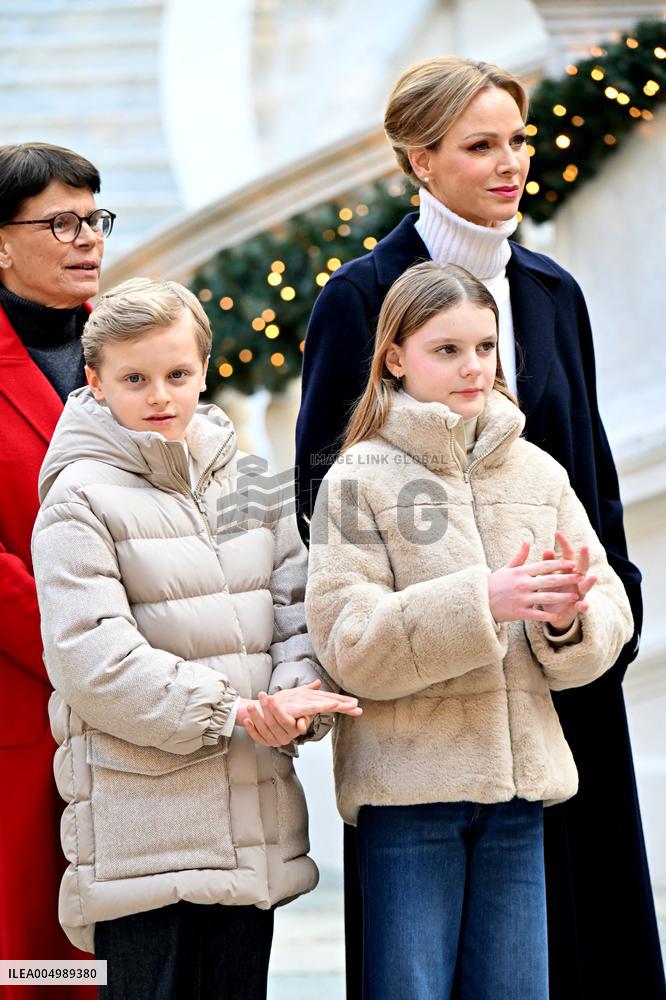 NO TABLOIDS - Prince Albert II And Princess Charlene Host Christmas Tree At Palace - Monaco