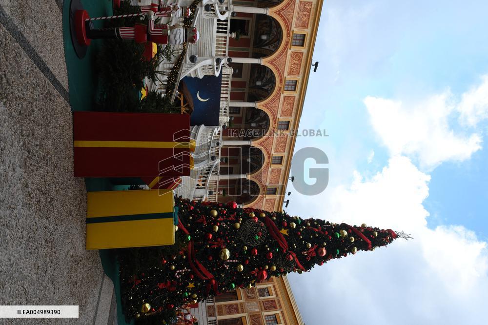 NO TABLOIDS - Prince Albert II And Princess Charlene Host Christmas Tree At Palace - Monaco