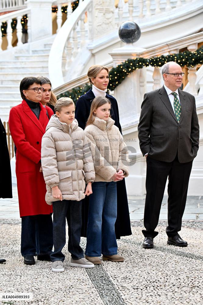 NO TABLOIDS - Prince Albert II And Princess Charlene Host Christmas Tree At Palace - Monaco