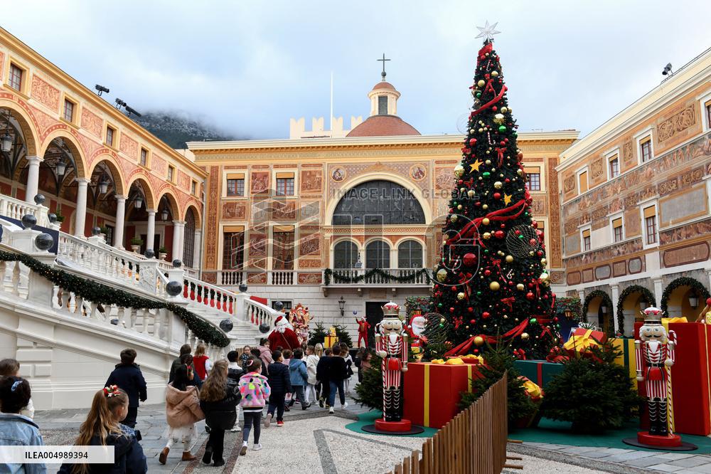 NO TABLOIDS - Prince Albert II And Princess Charlene Host Christmas Tree At Palace - Monaco