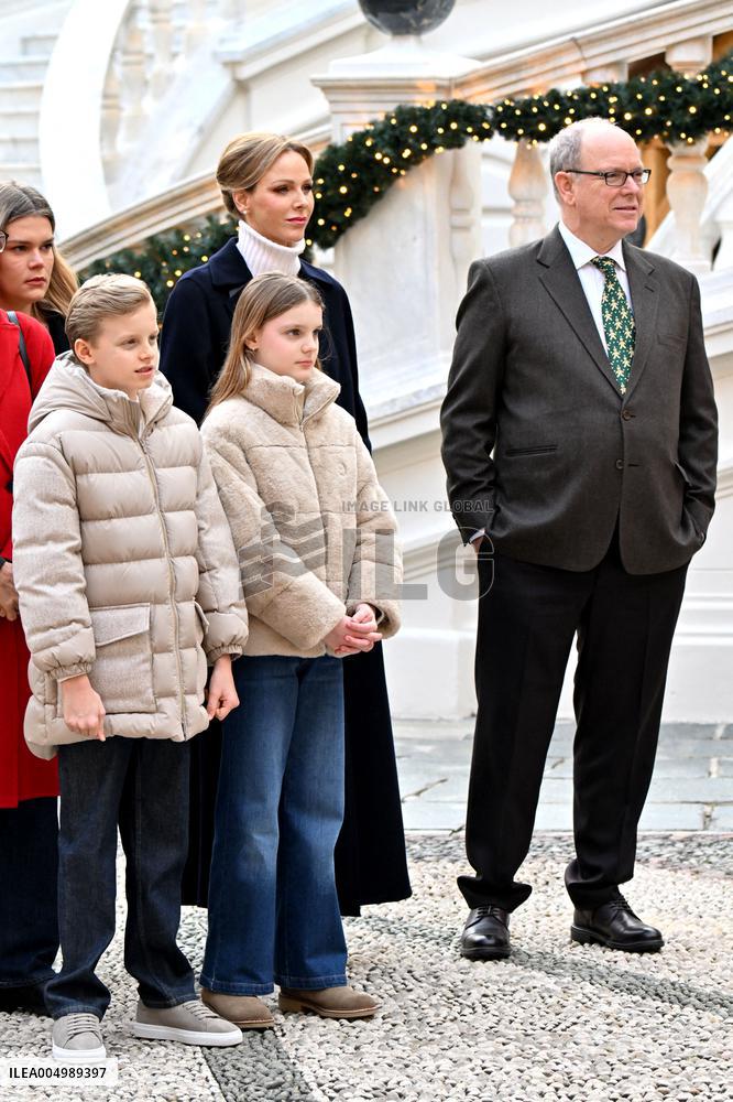 NO TABLOIDS - Prince Albert II And Princess Charlene Host Christmas Tree At Palace - Monaco