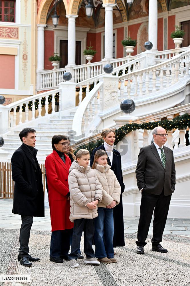 NO TABLOIDS - Prince Albert II And Princess Charlene Host Christmas Tree At Palace - Monaco