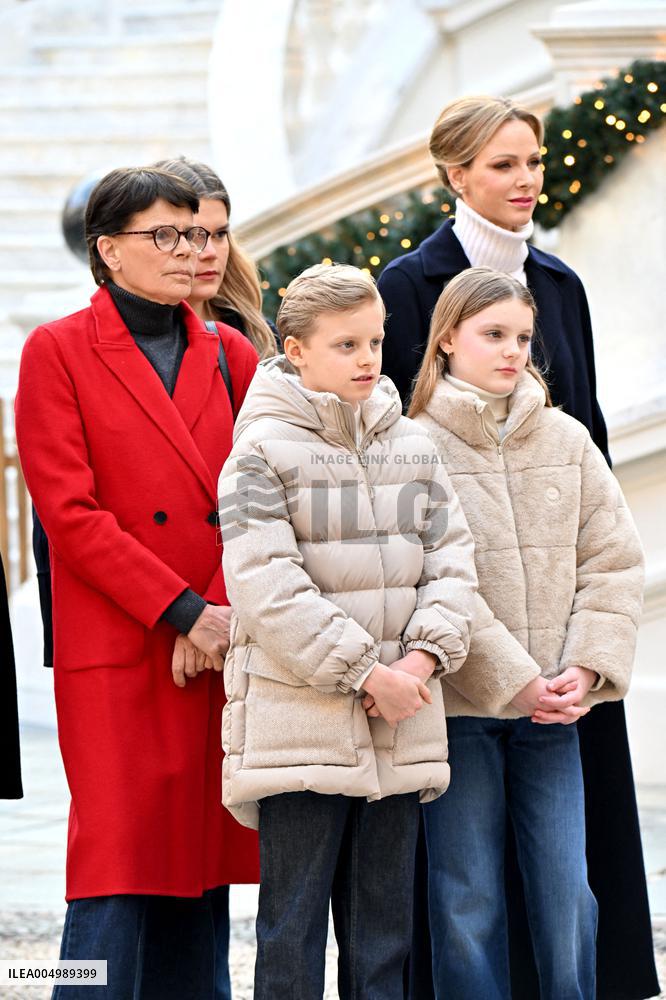 NO TABLOIDS - Prince Albert II And Princess Charlene Host Christmas Tree At Palace - Monaco