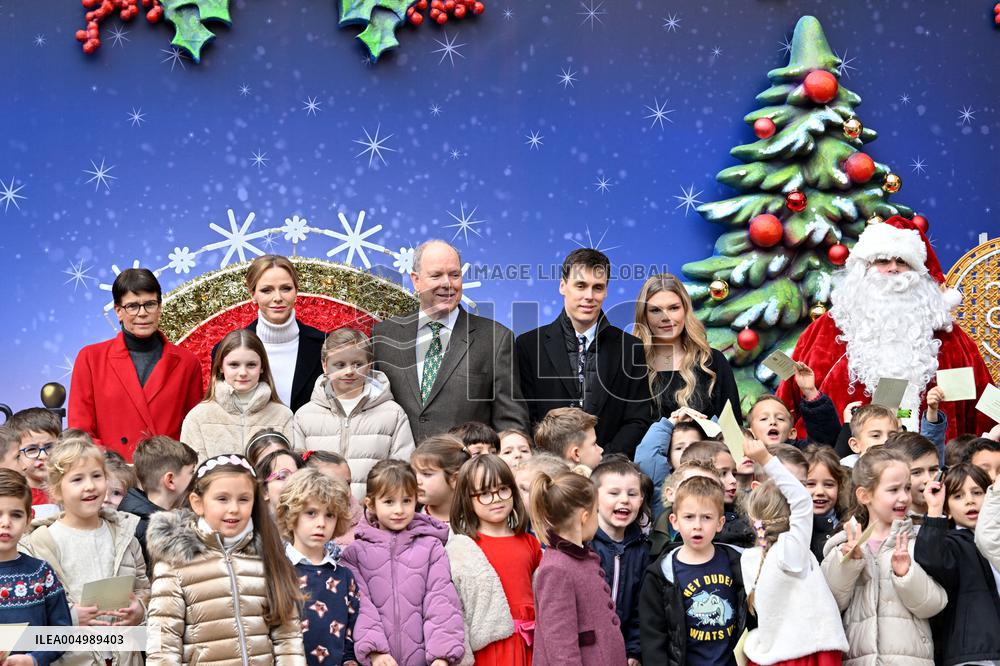 NO TABLOIDS - Prince Albert II And Princess Charlene Host Christmas Tree At Palace - Monaco