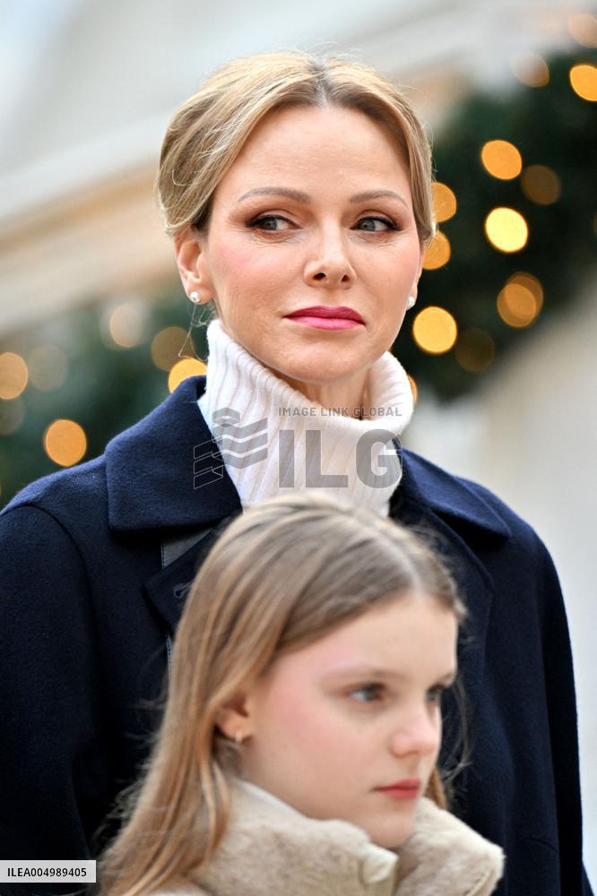 NO TABLOIDS - Prince Albert II And Princess Charlene Host Christmas Tree At Palace - Monaco