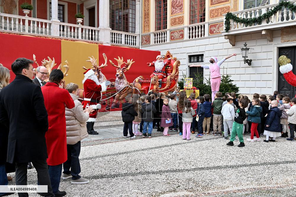 NO TABLOIDS - Prince Albert II And Princess Charlene Host Christmas Tree At Palace - Monaco