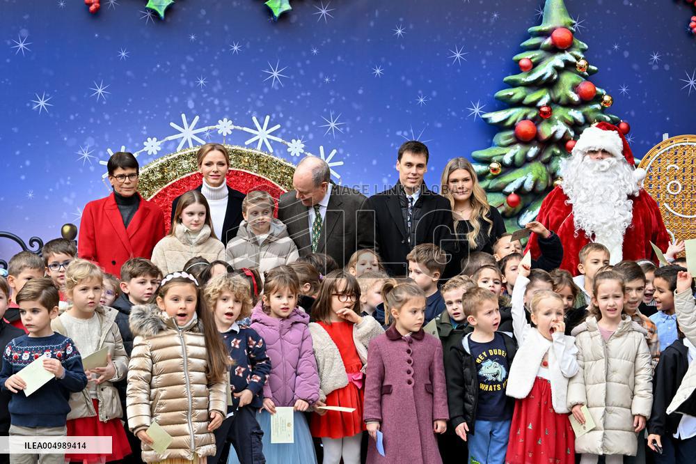 NO TABLOIDS - Prince Albert II And Princess Charlene Host Christmas Tree At Palace - Monaco