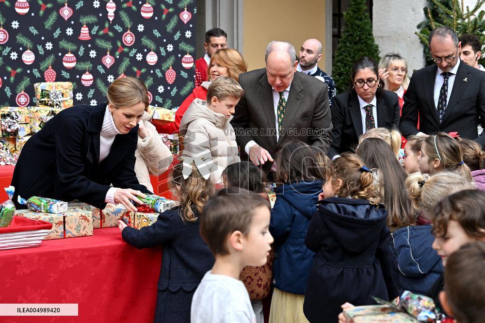NO TABLOIDS - Prince Albert II And Princess Charlene Host Christmas Tree At Palace - Monaco