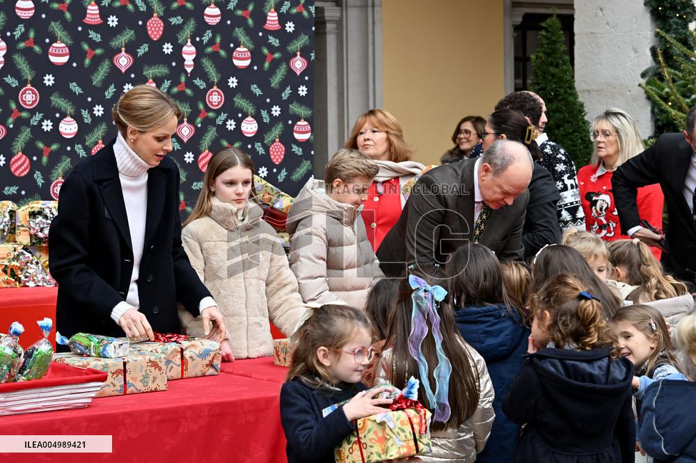 NO TABLOIDS - Prince Albert II And Princess Charlene Host Christmas Tree At Palace - Monaco